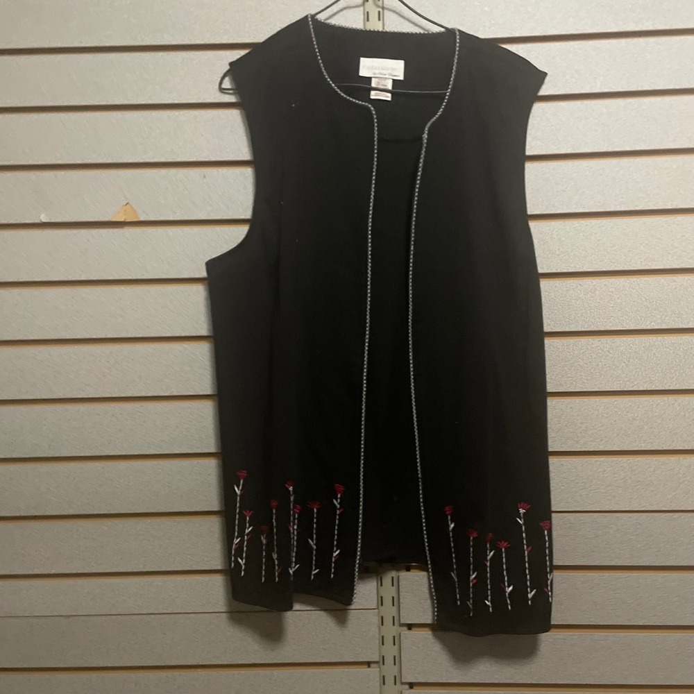 Statement by New Frontier Black Floral Embroidered Sleeveless Vest size 12
